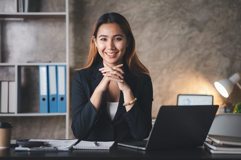 Asian women working in the office, young Asian business women as business executives, founding and running start-up executives, young female business leaders. Startup business concept.